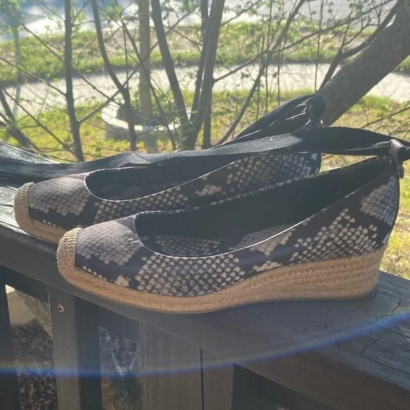 Tory Burch Heather Lace Wrap Up Espadrille Wedges - Size 6 - Picture 10 of 14